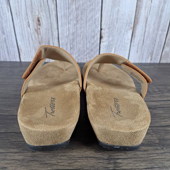 Trotters Petaluma Thong Sandals Women's Sz 8 M Tan (VGC) - Picture 4 of 8